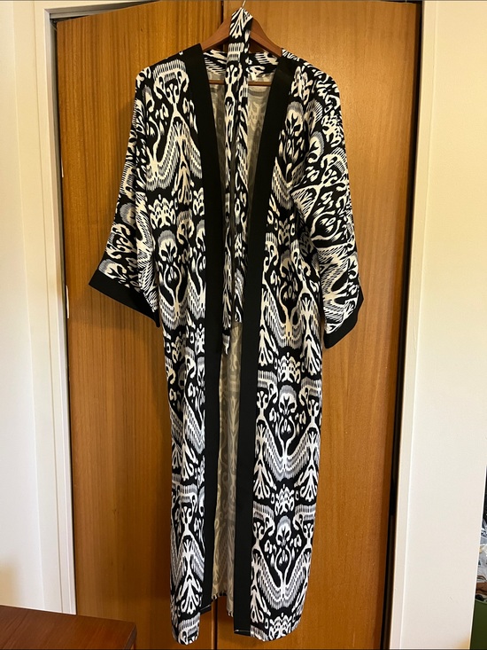 Sweaters - Black & White Uzbek Patterned Women’s Long Robe Kimono